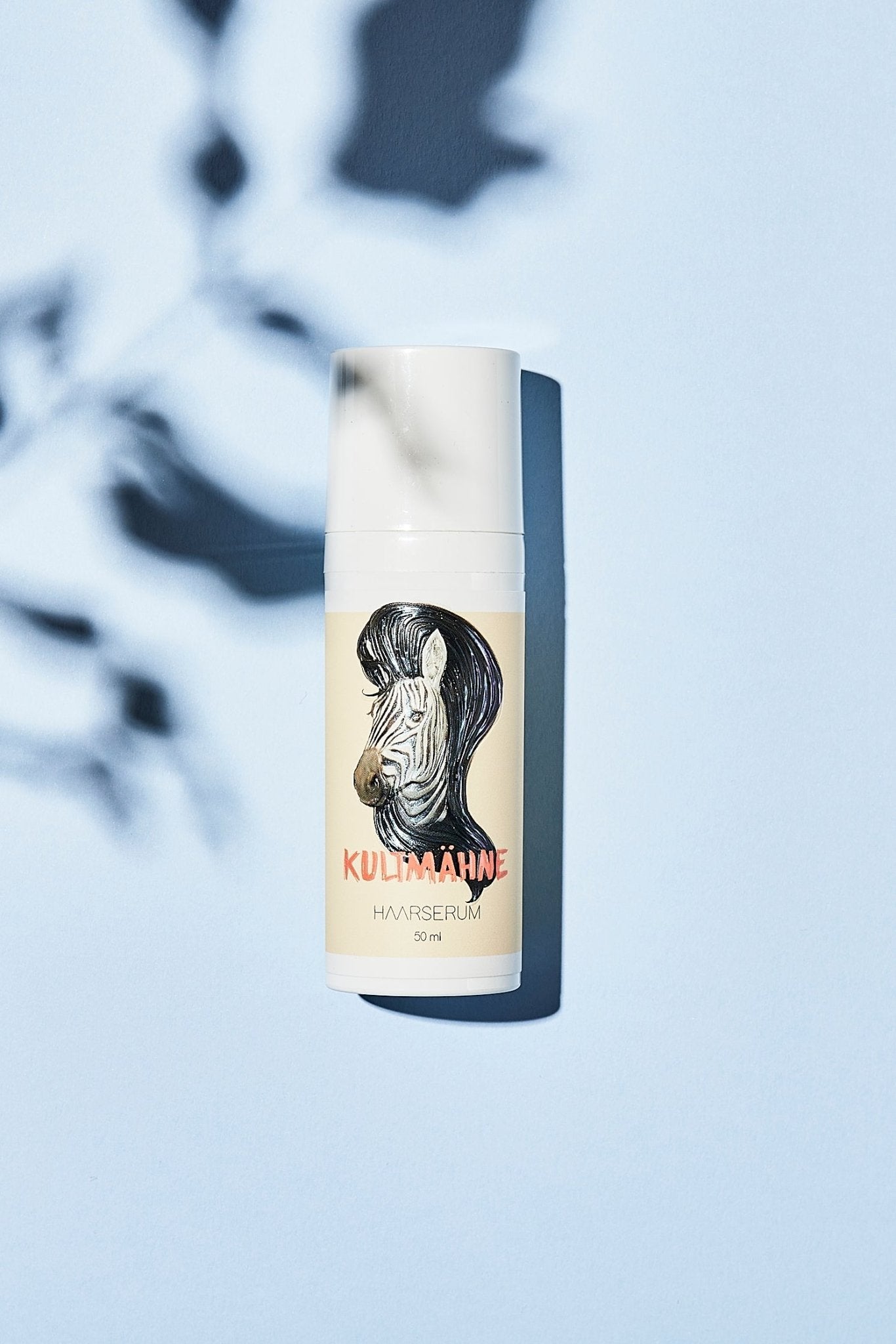 KULTMÄHNE Serum im trockenen Haar anwenden – für Glanzauffrischung und Frizz-Kontrolle ohne Ausspülen