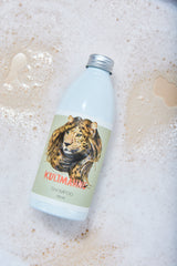 Anwendung des KULTMÄHNE Shampoos im nassen Haar – sanfte Reinigung und Pflege für Kopfhaut und Haarstruktur