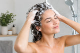 Haare richtig waschen: So bleibt Pflege wirksam