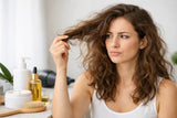 Haarpflege bei Frizz verbessern: Was hilft?